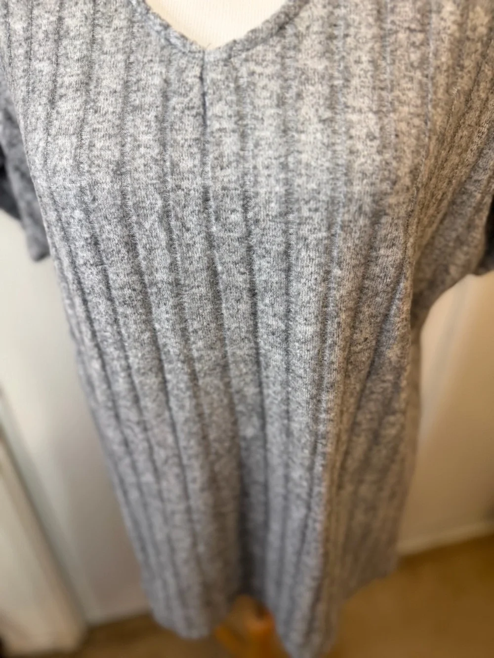 NWOT Grey Ribbed Top - Picture 7 of 14